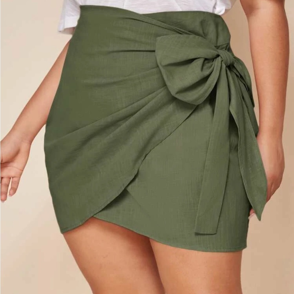 Super cute and flattering Green wrap skirt from Shein size 1x